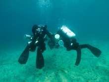 Dupla palackos technikai búvárok az adrián