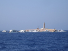 Tucatnyi hajó a big brother szigetnél