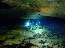 búvár sidemount konfigurációval