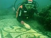 Nápoly közelében kis mélységben lehet búvárkodni római kori romok közt.